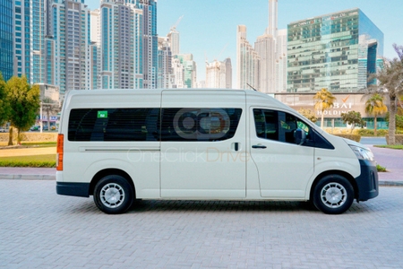 Toyota Hiace 12 places 2023