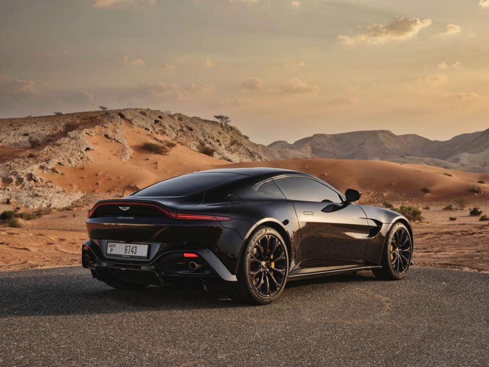zwart Aston Martin vantage 2019