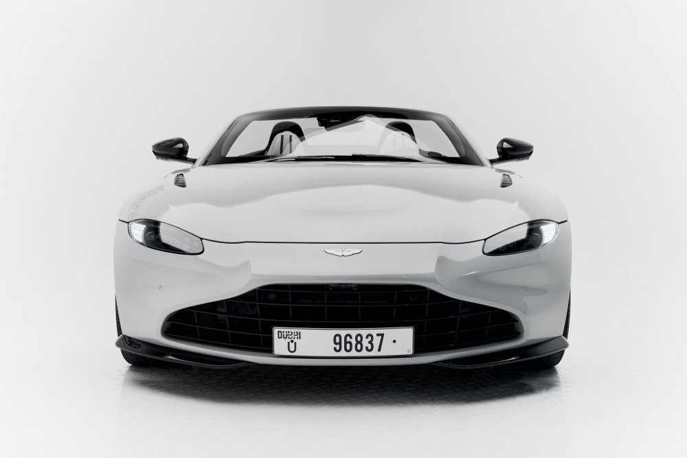 grise Aston Martin Avantage 2021