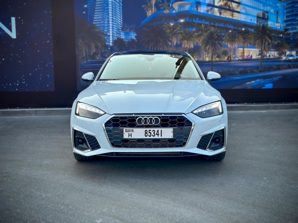 Beyaz Audi A5 2023