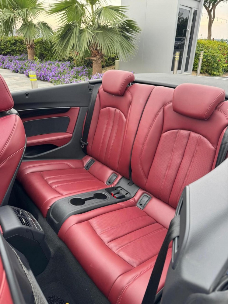 Siyah Audi A5 Cabrio 2022
