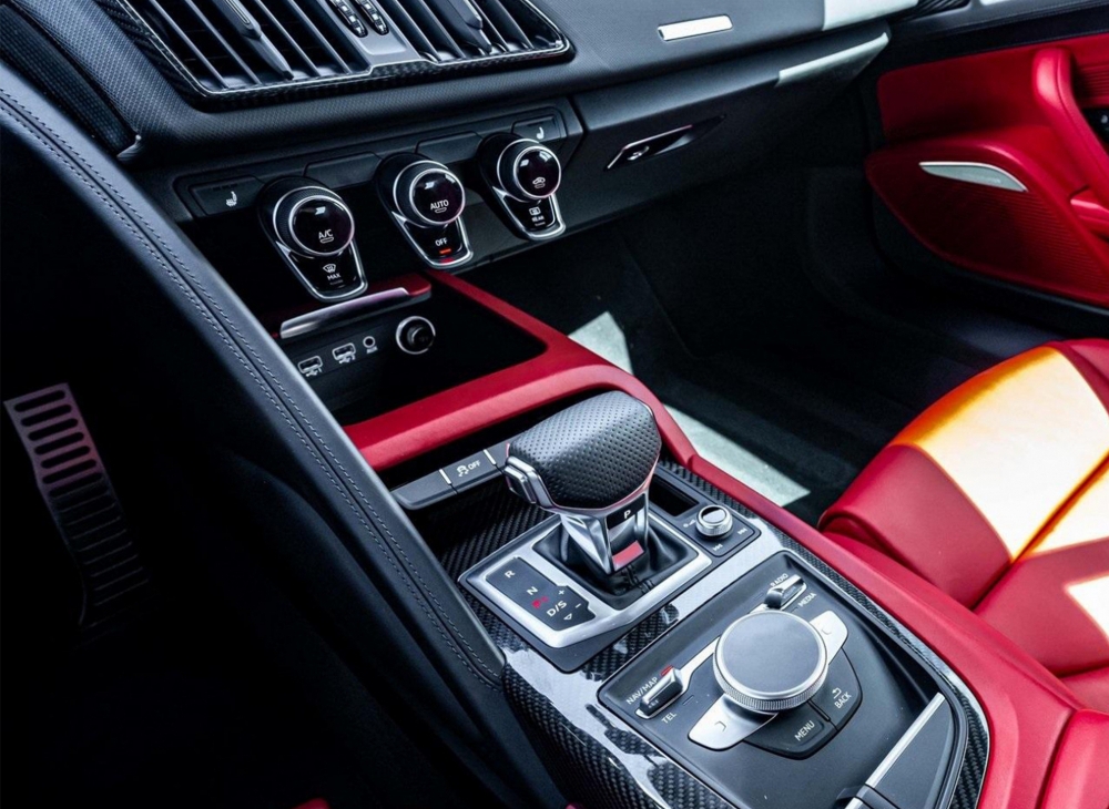 Black Audi R8 Coupe V10 2021