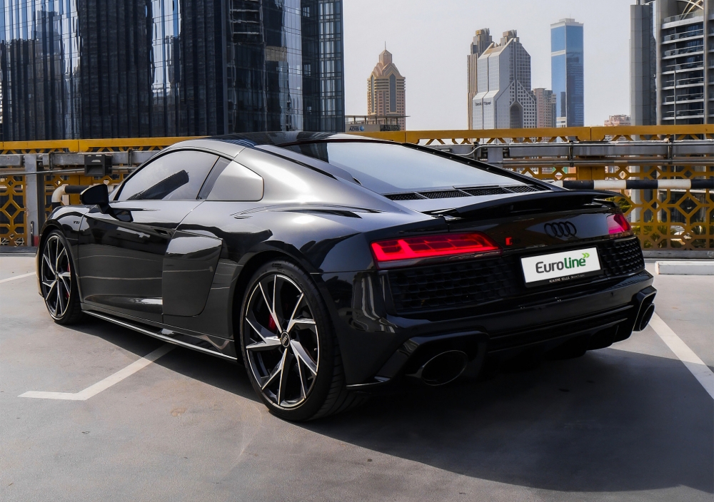 Black Audi R8 Coupe V10 2021