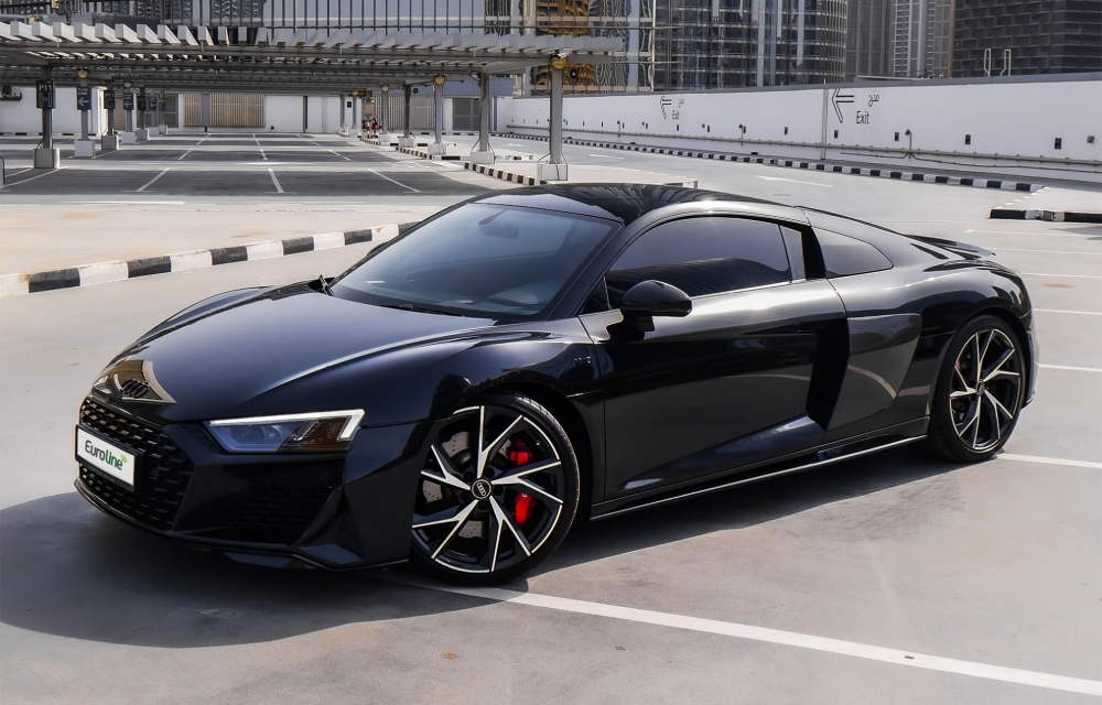 Siyah Audi R8 Coupe V10 2021