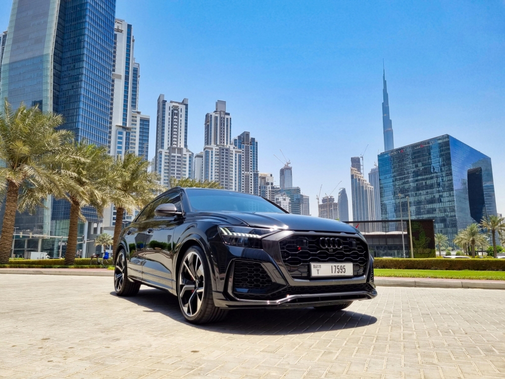 Huur Audi RS Q8 2022 in Dubai