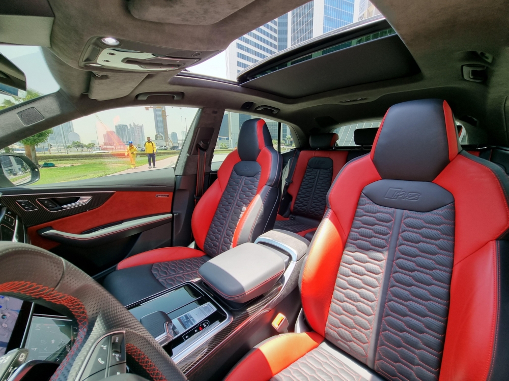 zwart Audi RS Q8 2022