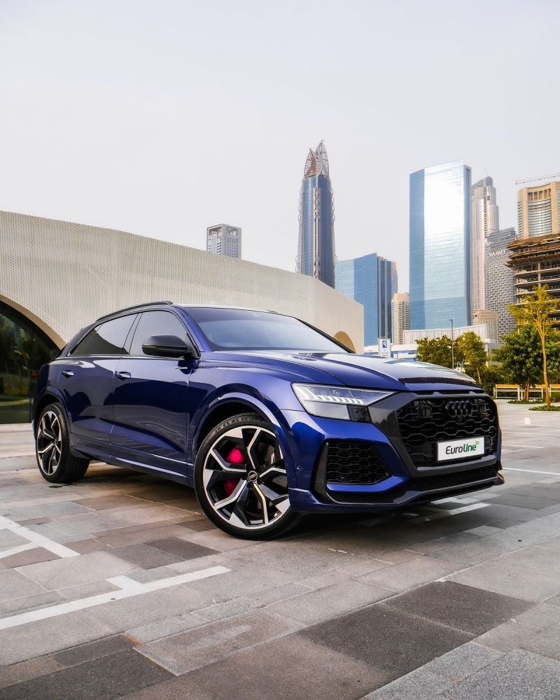 Голубой Audi RS Q8 2022 год