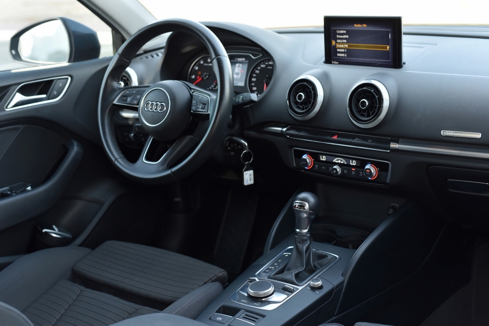 Grau Audi A3 2019