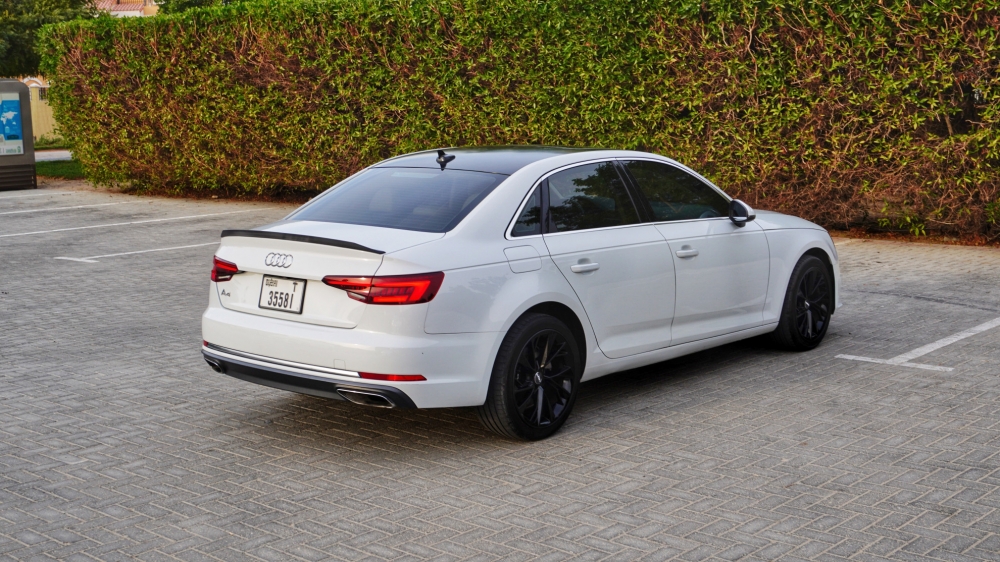 Weiß Audi A4 2019
