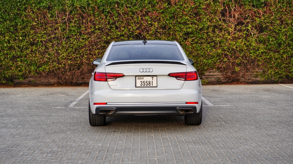 Beyaz Audi A4 2019
