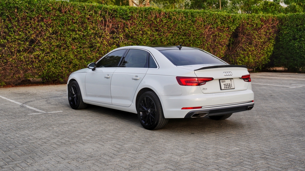 Beyaz Audi A4 2019