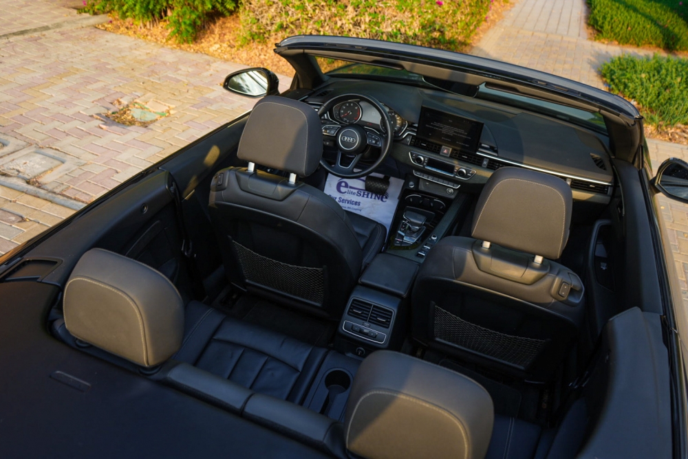 Koyu gri Audi A5 Cabrio 2020