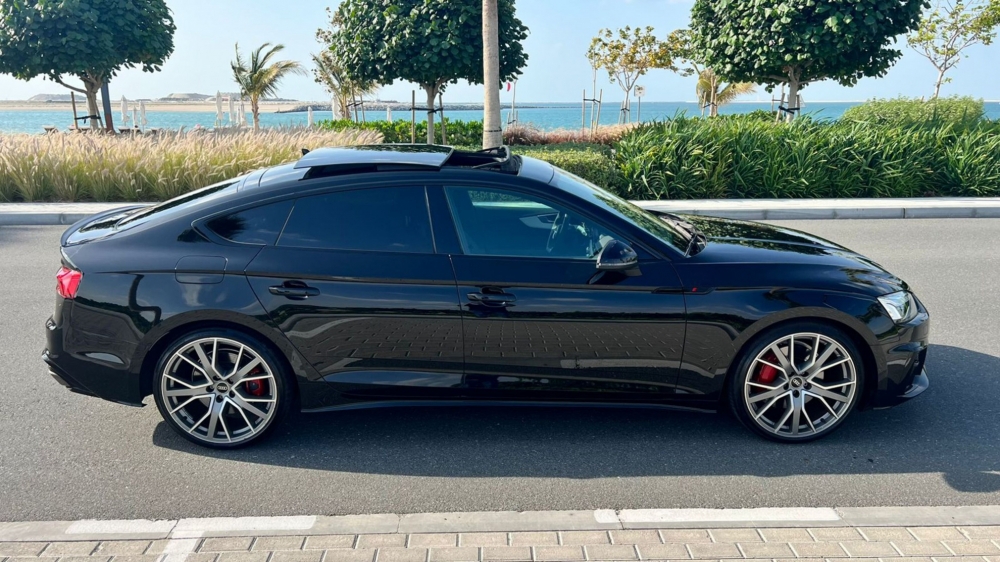 Siyah Audi A5 2023