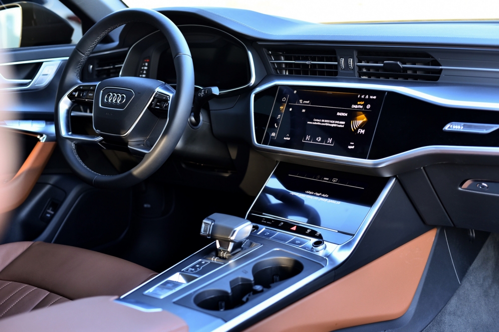 Metallisches Grau Audi A6 2024