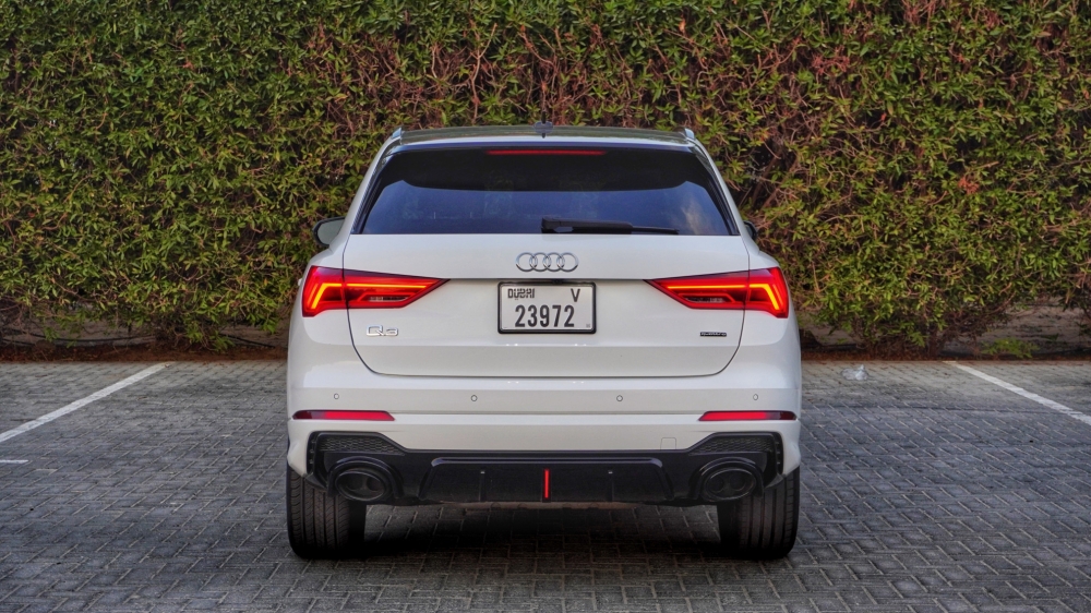 White Audi Q3 2022