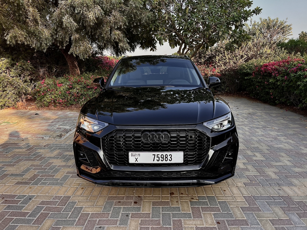 Schwarz Audi Q5 2023