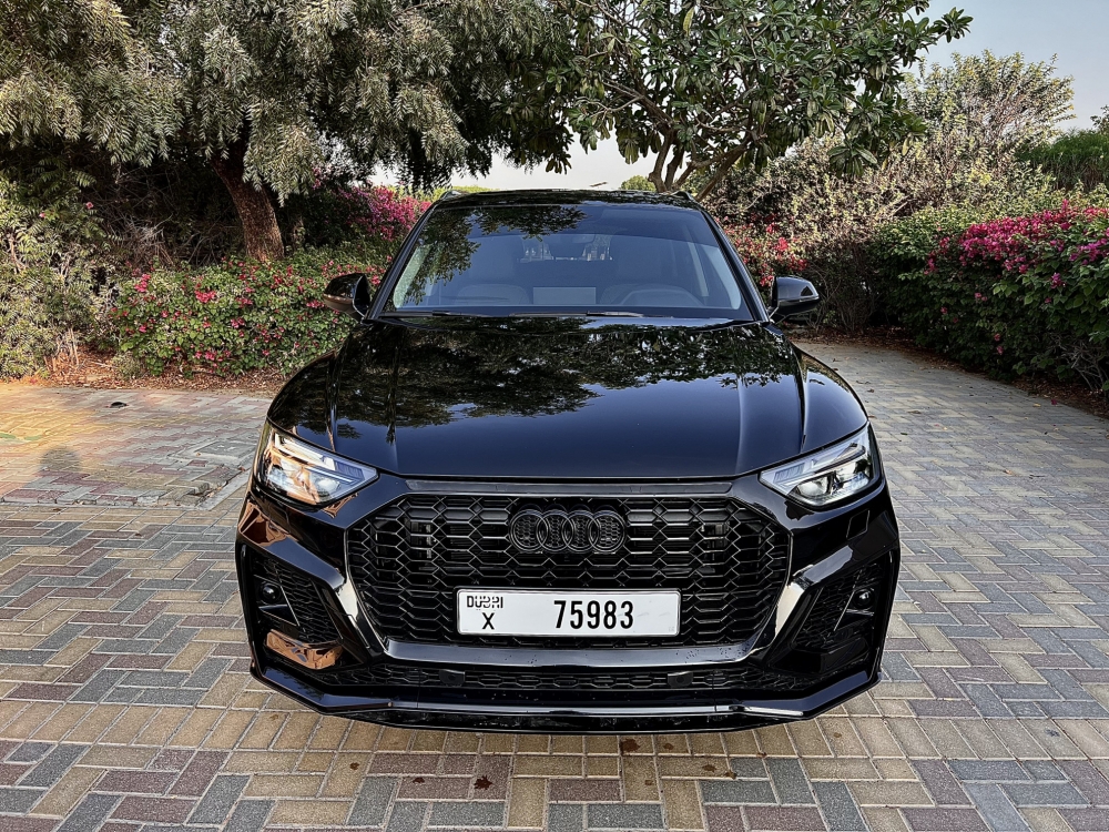 Black Audi Q5 2023
