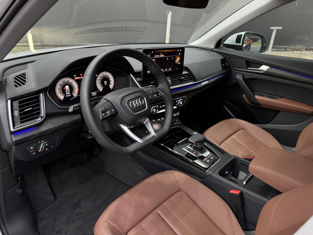 wit Audi Q5 2023
