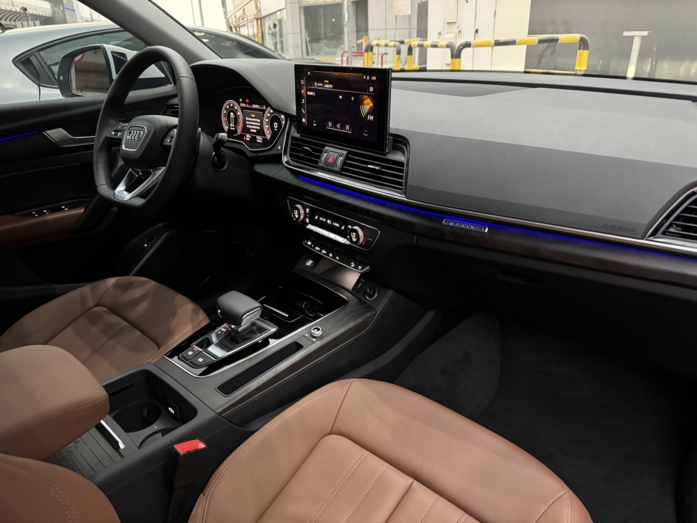wit Audi Q5 2023