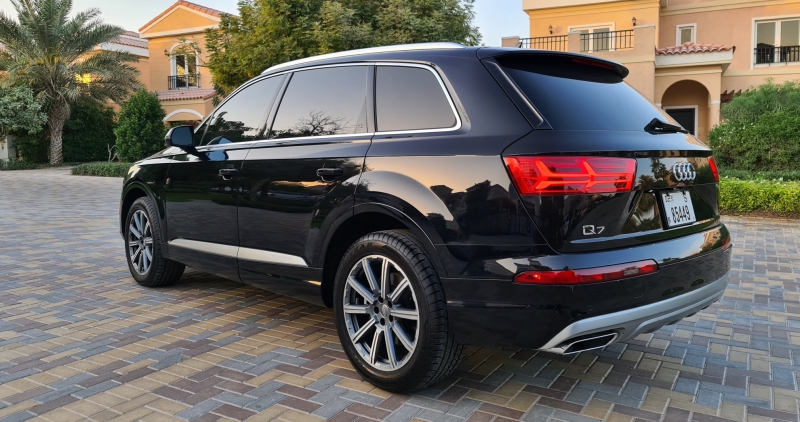 Noir Audi Q7 2019