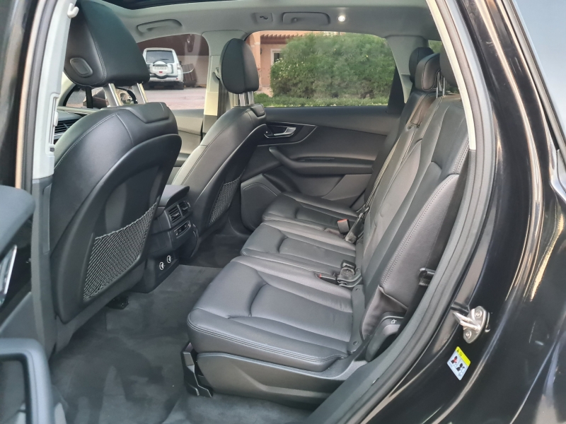 Negro Audi Q7 2019