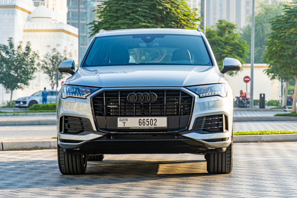 Location Audi Q7 2023 dans Dubai