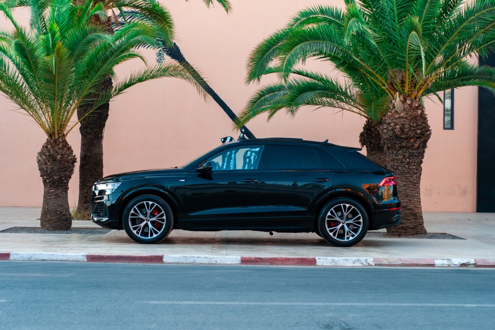 Siyah Audi Q8 S Line Kiti 2023