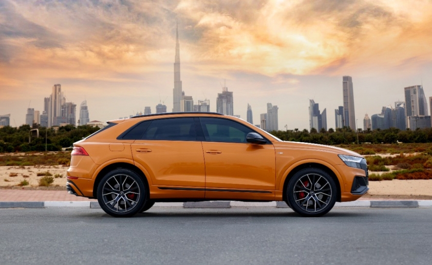 Orange Audi Q8 S-Line-Kit 2021