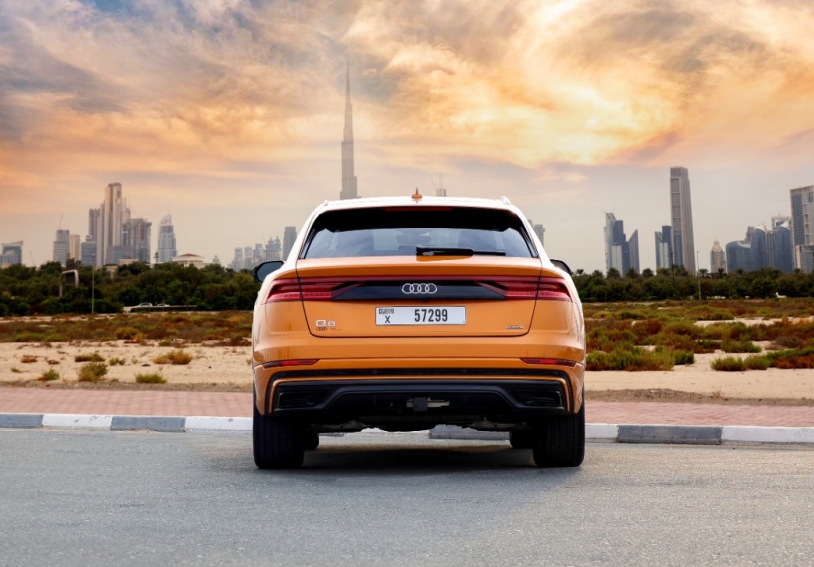Orange Audi Q8 S-Line-Kit 2021