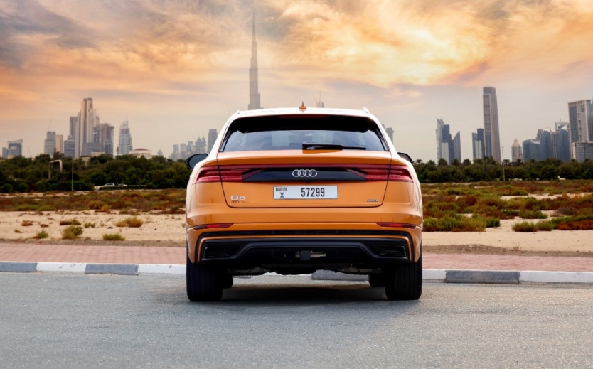 Оранжевый Audi Комплект Q8 S Line 2021