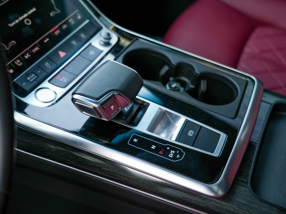 wit Audi Q8 2020