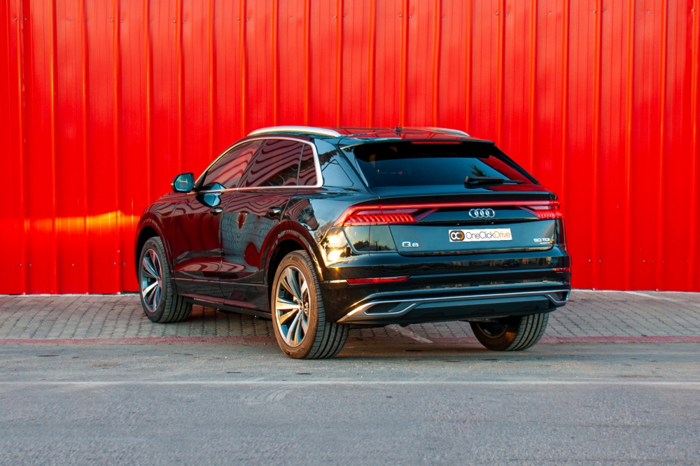 zwart Audi Q8 2023