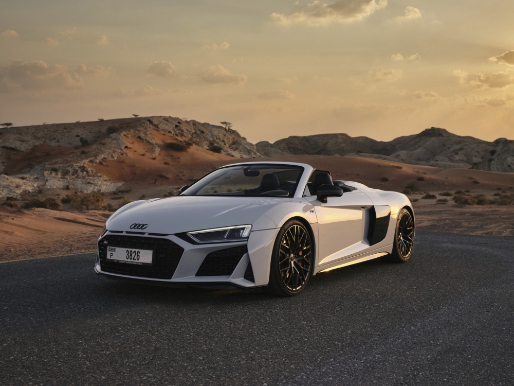 White Audi R8 V10 Spyder 2020