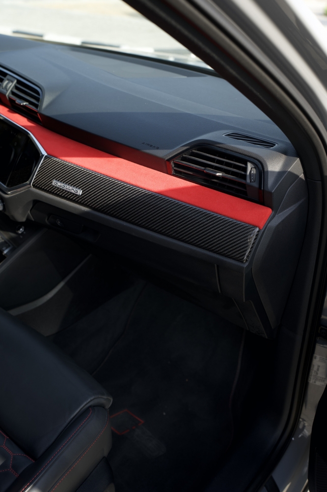 Grigio Audi RS Q3 2023