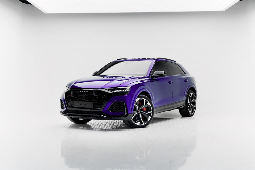 Фиолетовый Ауди RS Q8 2021 год