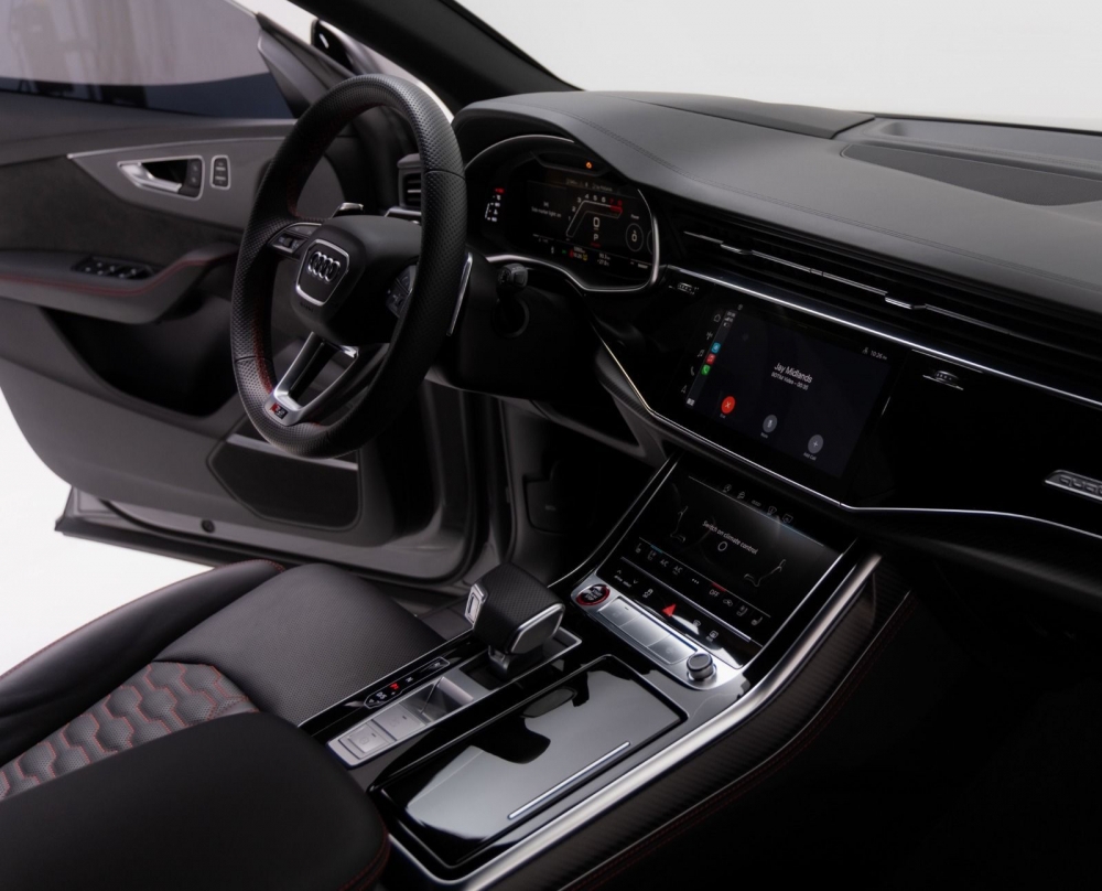 Negro Audi RS Q8 2022