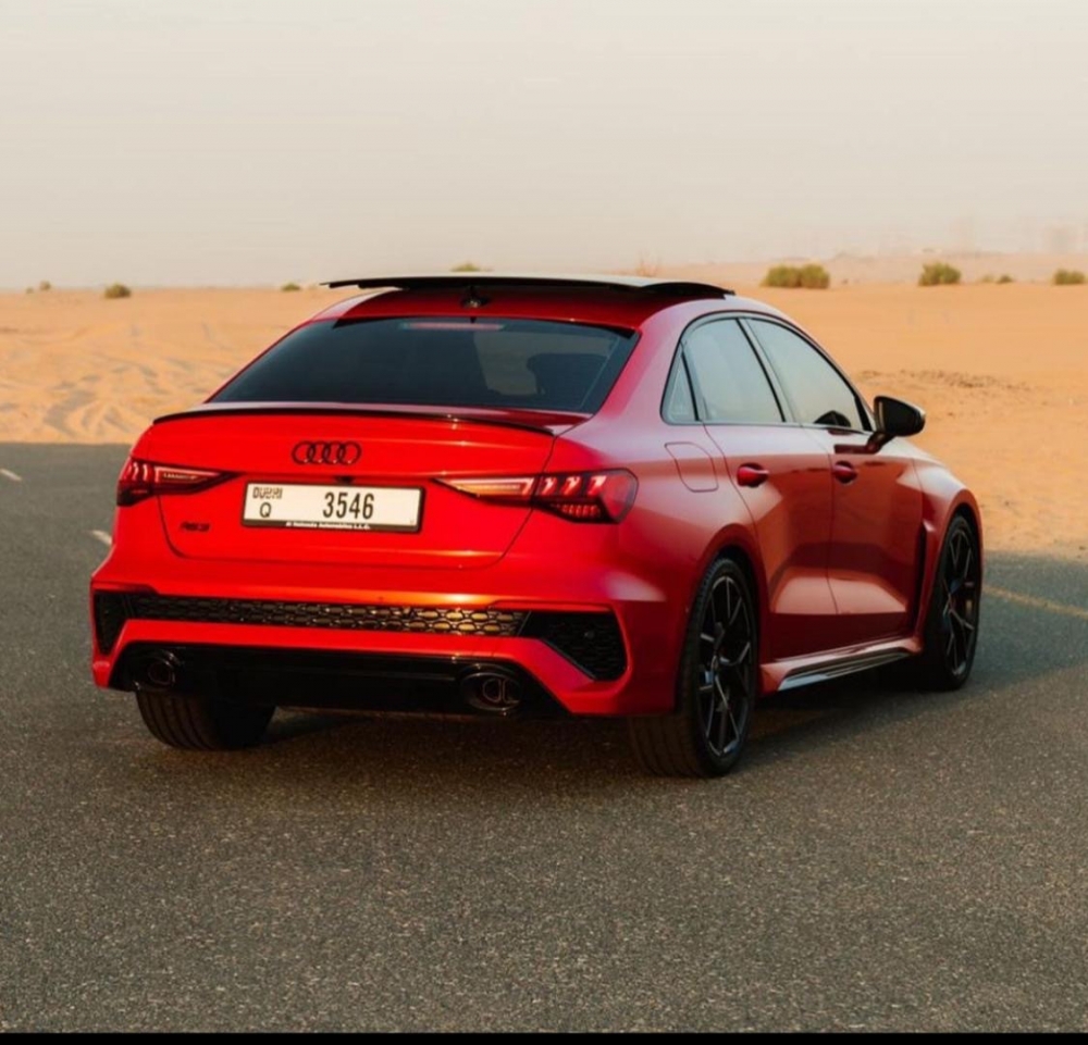 rojo Audi RS3 2022