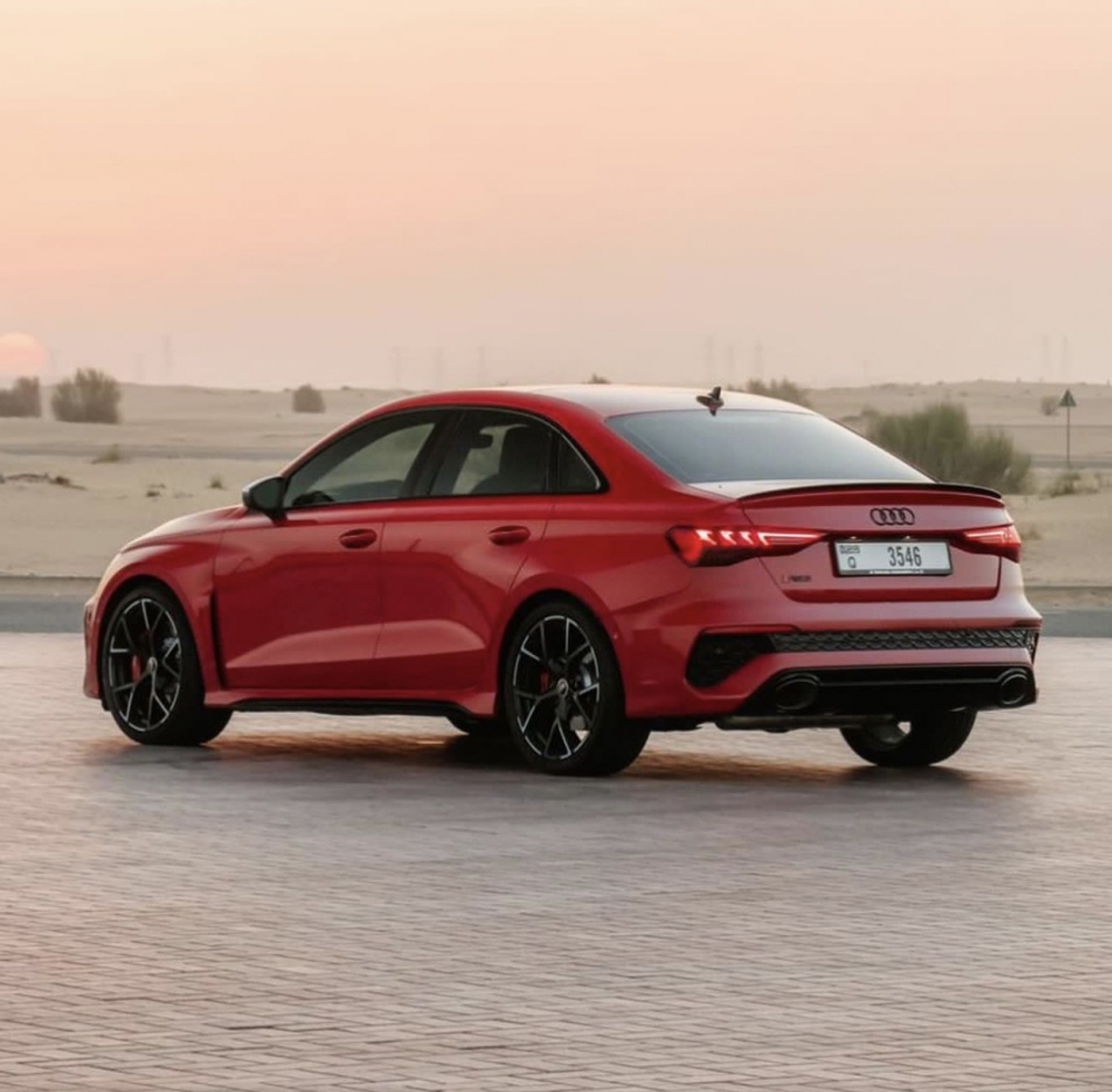rojo Audi RS3 2022