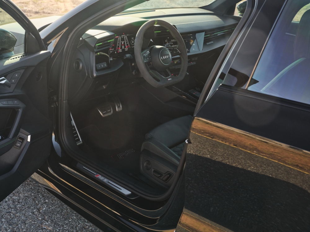 Siyah Audi RS3 2022