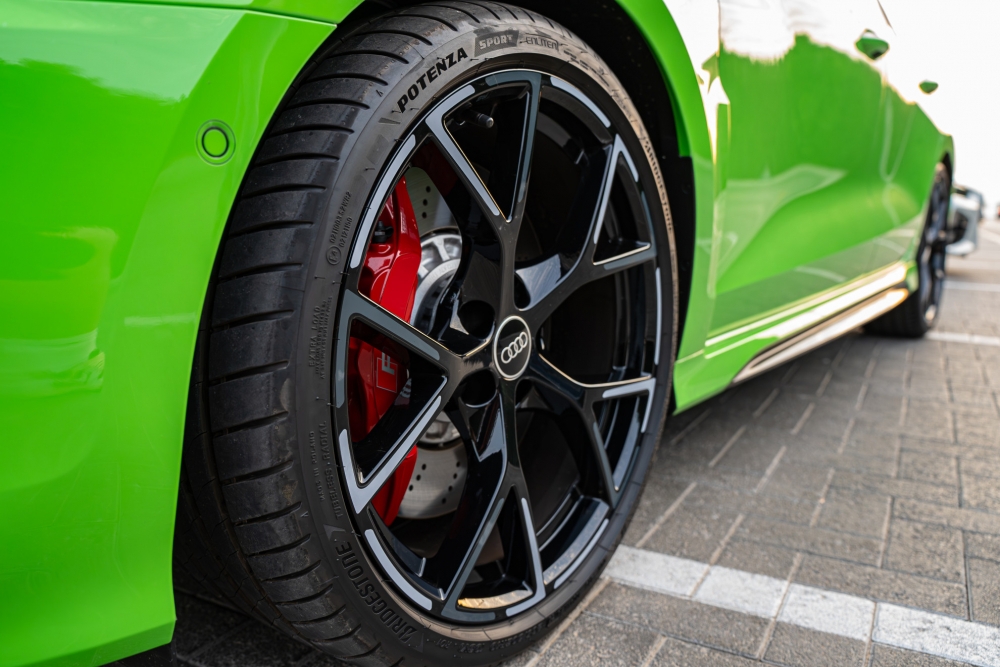 Yeşil Audi RS3 2024