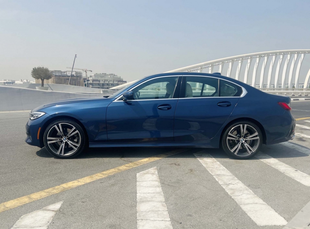 Blauw BMW 330i 2022