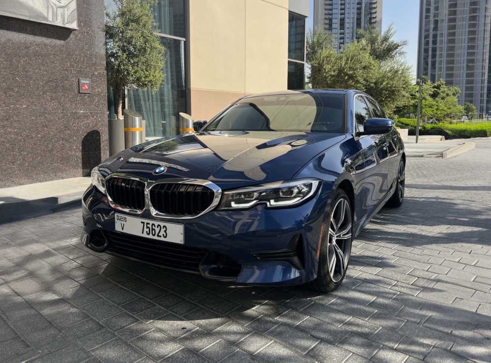 Bleu BMW 330i 2022