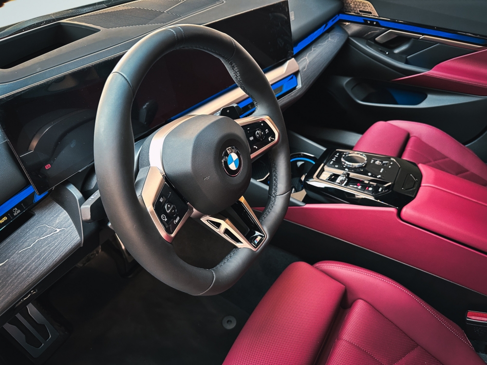 Donkergrijs BMW 520i 2024