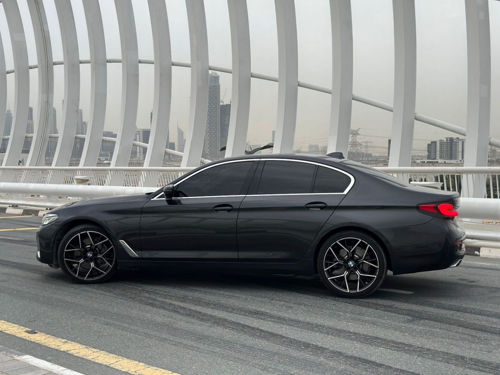 Siyah BMW 530i 2022