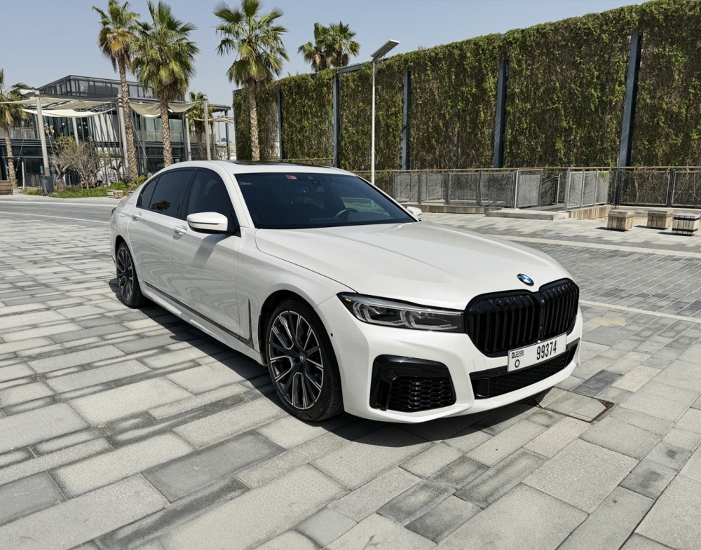 White BMW 740Li M Kit 2021