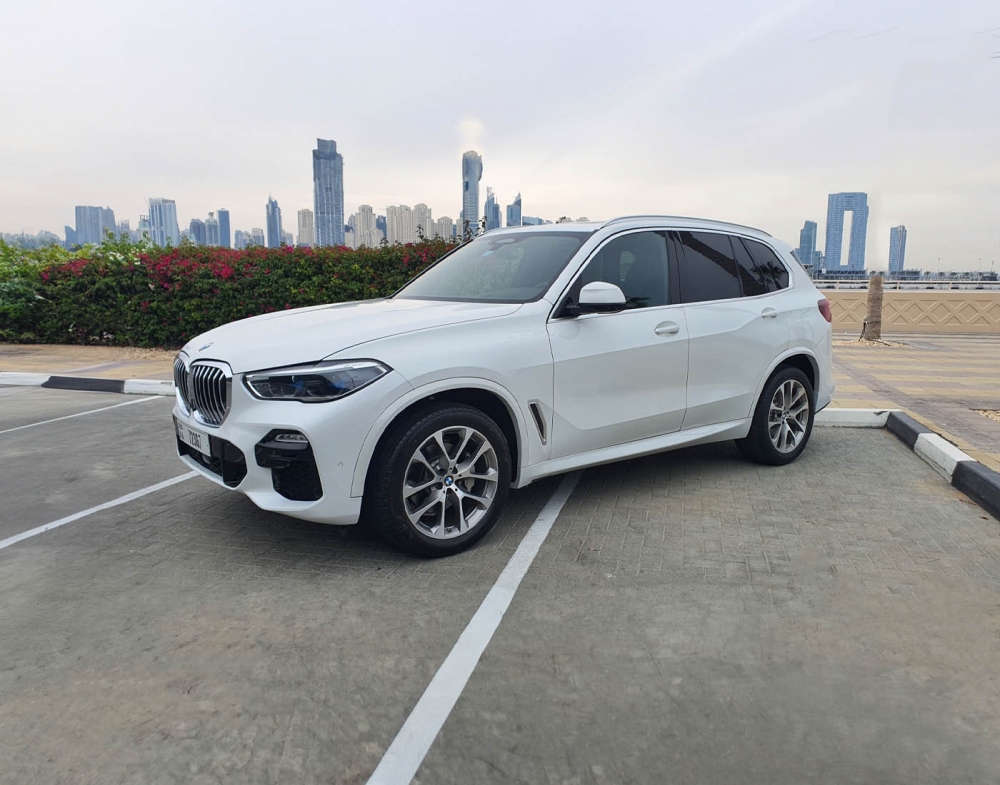 White BMW X5 2022