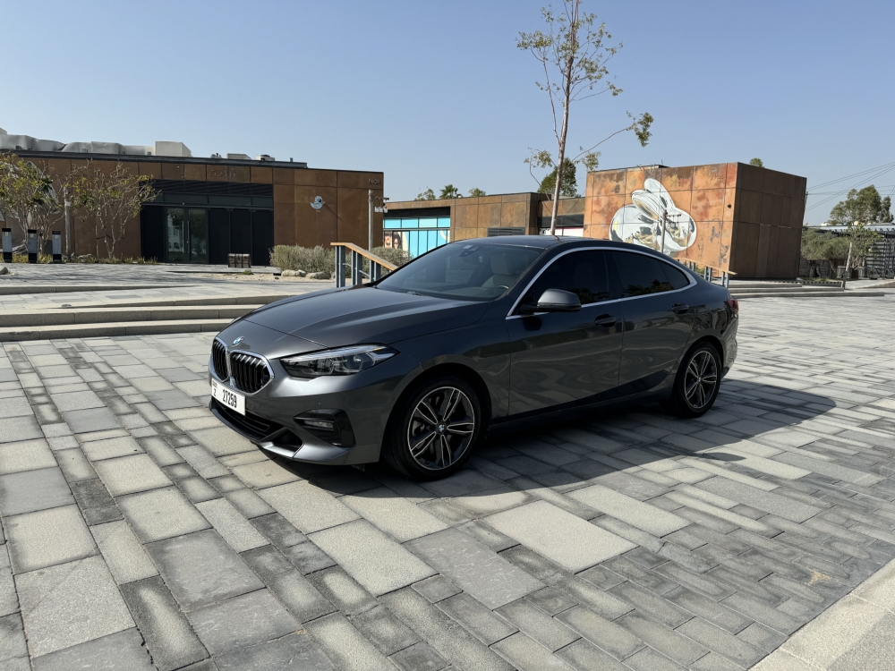 Schwarz BMW 228 2021