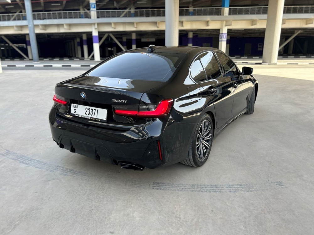 Noir BMW 320i 2021