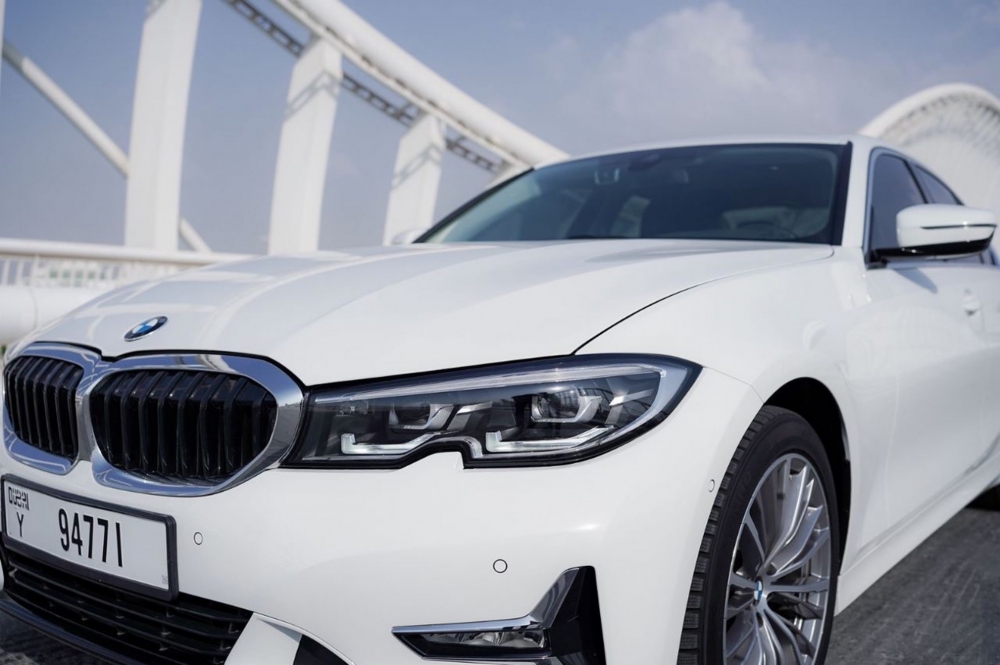 Weiß BMW 330i 2019