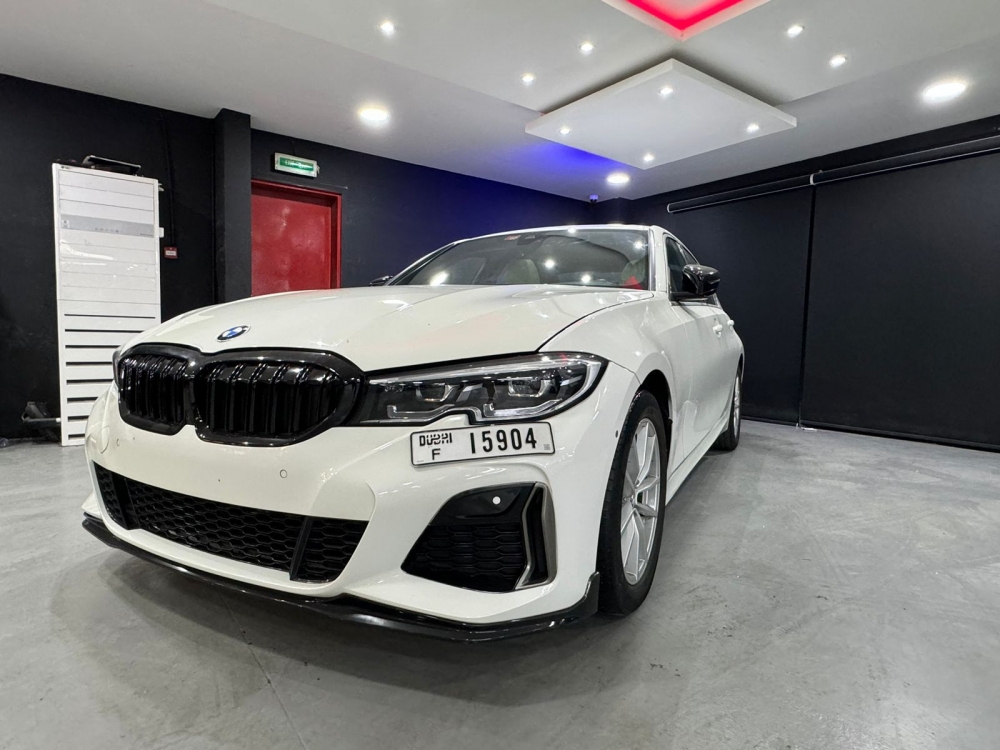 Weiß BMW 330i 2020